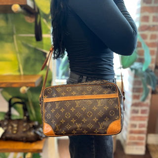 LOUIS VUITTON Trocadero Monogram Canvas Vintage Crossbody Bag