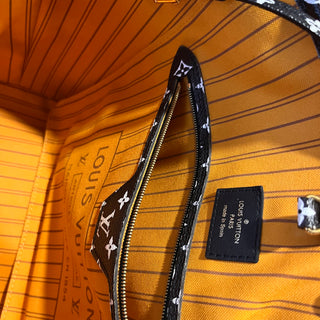 LOUIS VUITTON Neverfull MM Monogram Giant Jungle Tote Bag