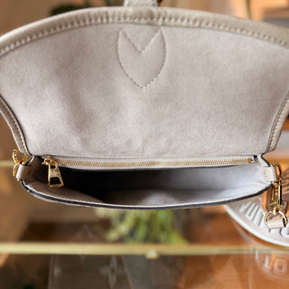 LOUIS VUITTON Dove/Cream Diana