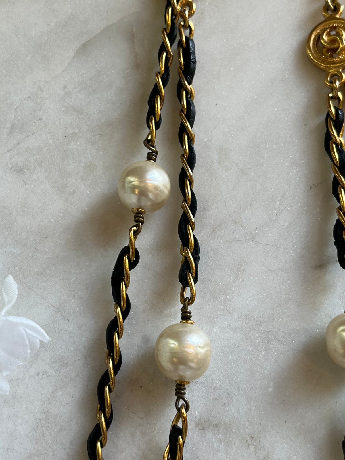 CHANEL Pearl/Leather Woven 1995 Vintage CC Necklace