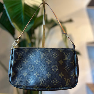 LOUIS VUITTON Monogram Pochette