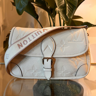 LOUIS VUITTON Diane Creme Shoulder Bag