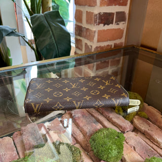 LOUIS VUITTON Zippy Organizer Brown Monogram Canvas Wallet