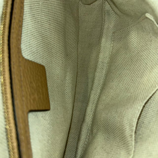 GUCCI Soho Chain Medium Beige Pebbled Calfskin Crossbody