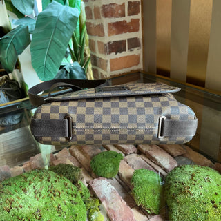 LOUIS VUITTON District Damier Ebene Canvas Messenger Crossbody Bag