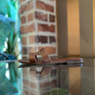 HERMES Brown Oran Sandals SZ 38 (US 8)