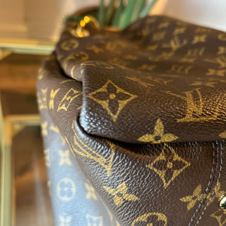 Louis Vuitton Artsy Monogram MM