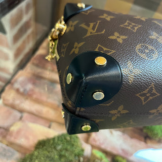 LOUIS VUITTON Malle Petite Noir Shoulder Bag