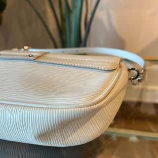 LOUIS VUITTON Epi Pochette Montaigne