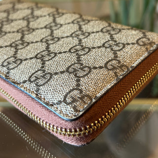 GUCCI GG Supreme Continental Wallet