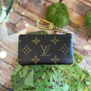 LOUIS VUITTON Monogram Key Cles Pouch