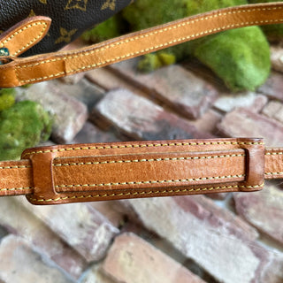 LOUIS VUITTON Trocadero Monogram Canvas Vintage Crossbody Bag