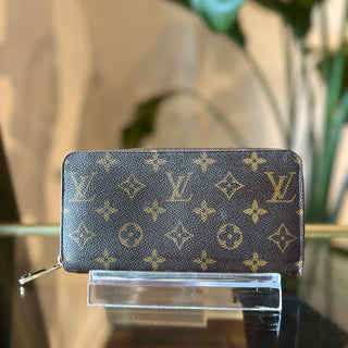 LOUIS VUITTON Monogram Zippy Wallet