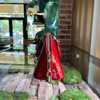 LOUIS VUITTON Alma BB Pomme D'Amour Vernis Top Handle Bag