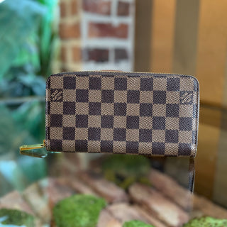 LOUIS VUITTON Damier Ebene Canvas Zippy Wallet