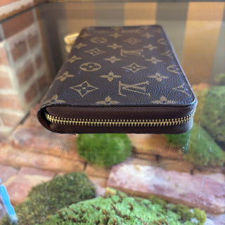 LOUIS VUITTON Monogram Canvas Wallet Zippy Organizer