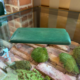 LOUIS VUITTON Vintage Borneo Green Epi Leather Sarah Wallet