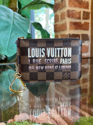 LOUIS VUITTON Limited Edition Damier Ebene Canvas Scribe Affiche Key C -  The Purse Ladies