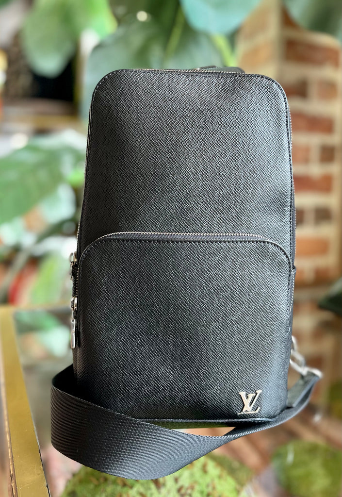 Shop Louis Vuitton TAIGA 2022 SS Avenue sling bag (M30443) by BeBeauty