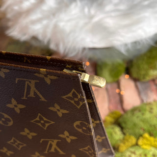 LOUIS VUITTON Toiletry 26 Monogram Canvas Pouch