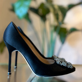 MANOLO BLAHNIK Hangisi Satin Pumps 37