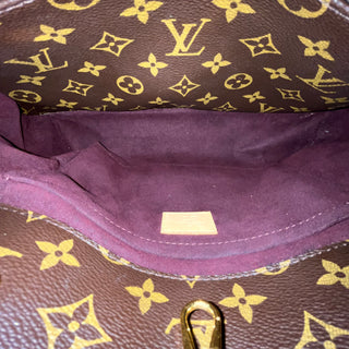 LOUIS VUITTON Montaigne MM Monogram Shoulder Bag