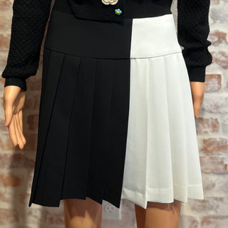 ALICE AND OLIVIA Wilcox Black White Pleated Mini Skirt SZ8