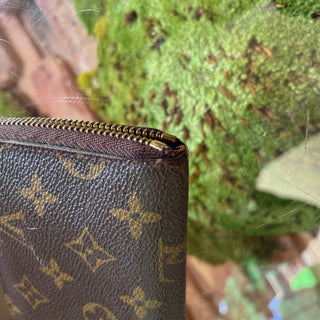 LOUIS VUITTON Compact Zippy Brown Monogram Canvas Wallet