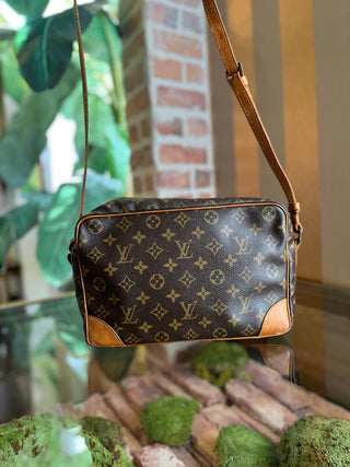 LOUIS VUITTON Trocadero Monogram Canvas Vintage Crossbody Bag