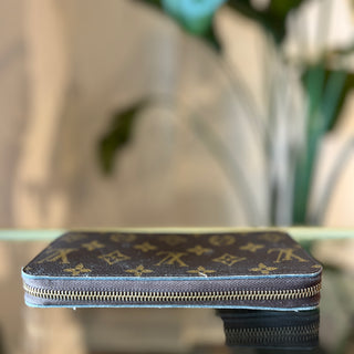 LOUIS VUITTON Monogram Zippy Wallet