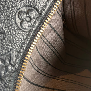 LOUIS VUITTON Pochette Metis Empreinte Black Leather Shoulder Bag