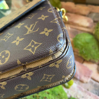 LOUIS VUITTON Pochette Metis Monogram Reverse