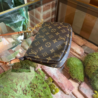 LOUIS VUITTON Pochette Accessories Brown Monogram Canvas Shoulder Bag