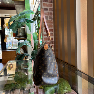 LOUIS VUITTON Totally MM Brown Monogram Canvas Tote