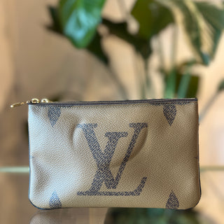 LOUIS VUITTON Monogram Giant Reverse Double Zip Pochette