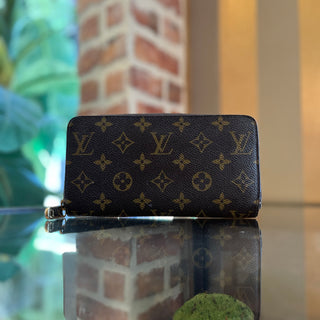 LOUIS VUITTON LV Monogram Canvas Zippy Wallet