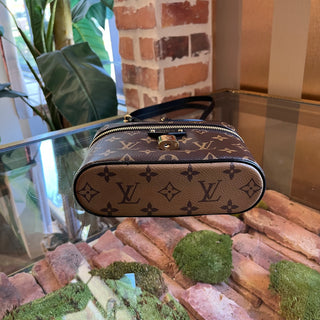 LOUIS VUITTON Vanity Chain Pouch Reverse Monogram Canvas Top Handle Bag