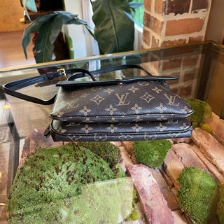 LOUIS VUITTON Twice Noir Monogram Canvas Pochette Crossbody Bag