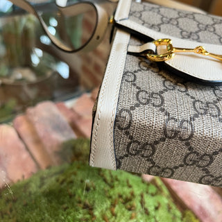 GUCCI Horsebit 1955 White and Beige GG Supreme Phone Crossbody