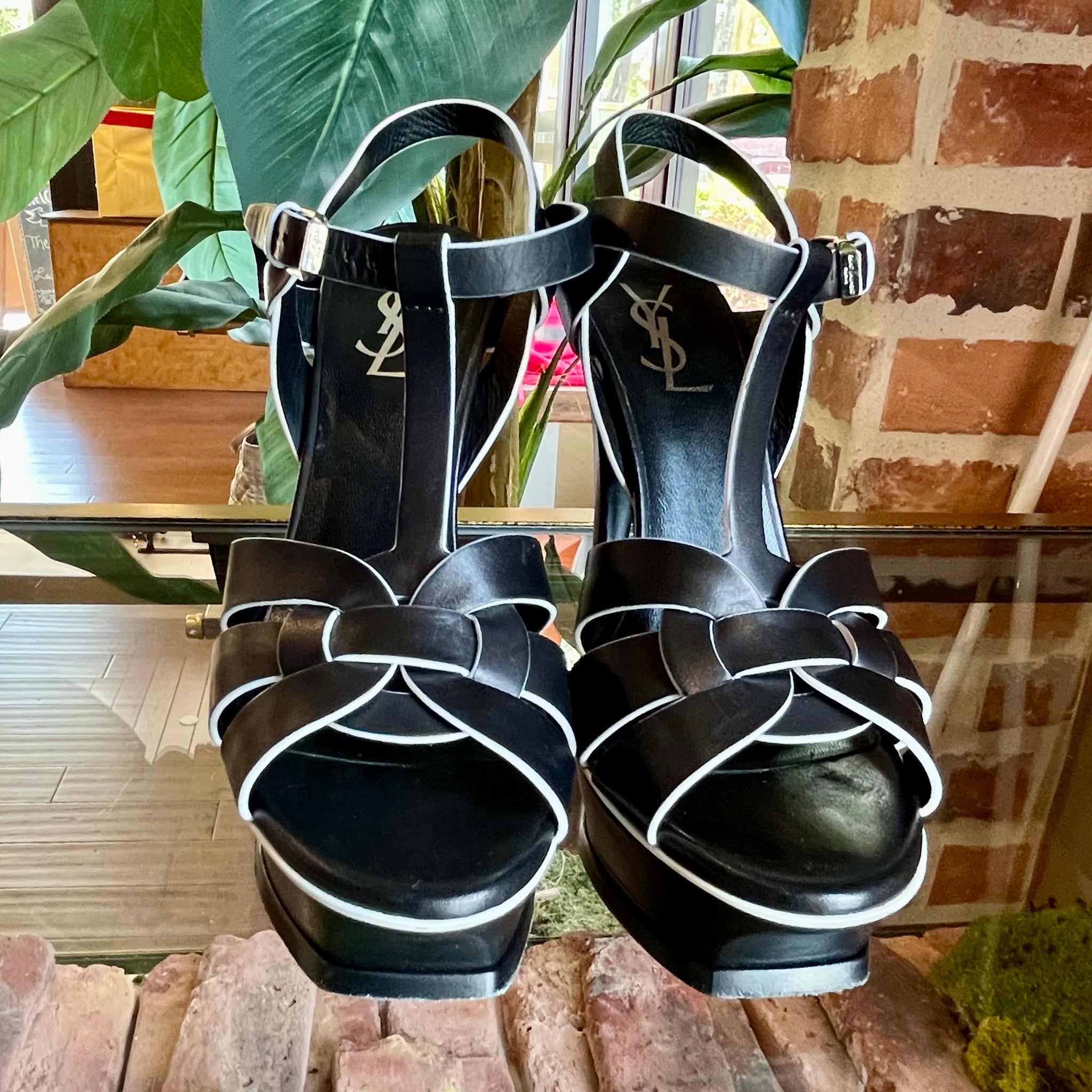 Black ysl clearance tribute sandal