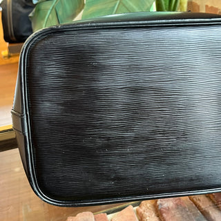 LOUIS VUITTON Noé Black Epi Leather Bucket Bag