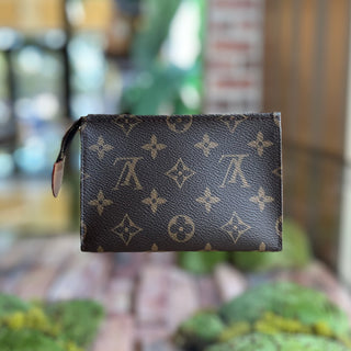 LOUIS VUITTON Toiletry 15 Monogram Canvas Pouch