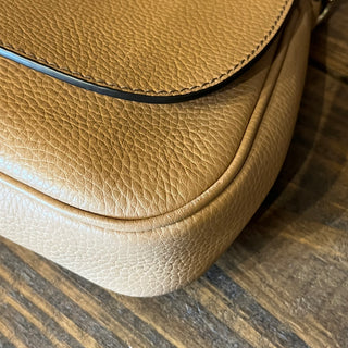 GUCCI Soho Chain Medium Beige Pebbled Calfskin Crossbody