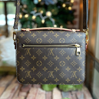 LOUIS VUITTON Pochette Metis Monogram Canvas Shoulder Bag