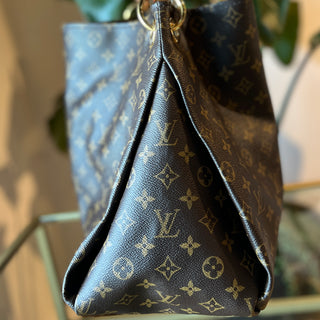 Louis Vuitton Artsy Monogram MM