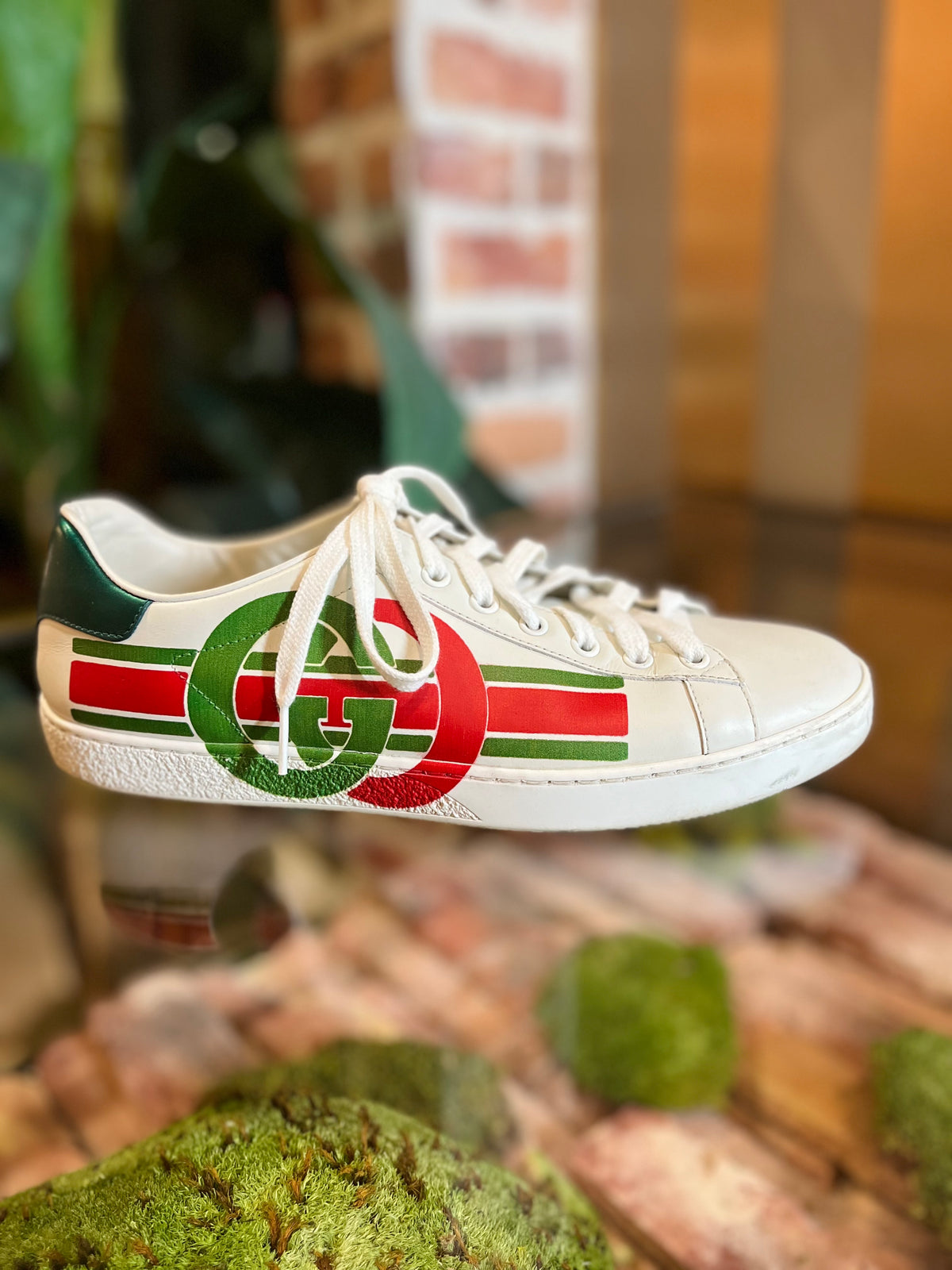 Gucci deals white shoes