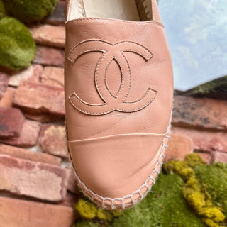CHANEL CC Nude Lambskin Espadrilles SZ 41 (US 11)