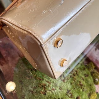 LOUIS VUITTON Brea MM Blanc Corail Vernis Tote