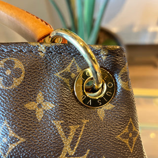 Louis Vuitton Artsy Monogram MM