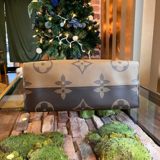 LOUIS VUITTON OnTheGo GM Brown Giant Reverse Monogram Tote Bag